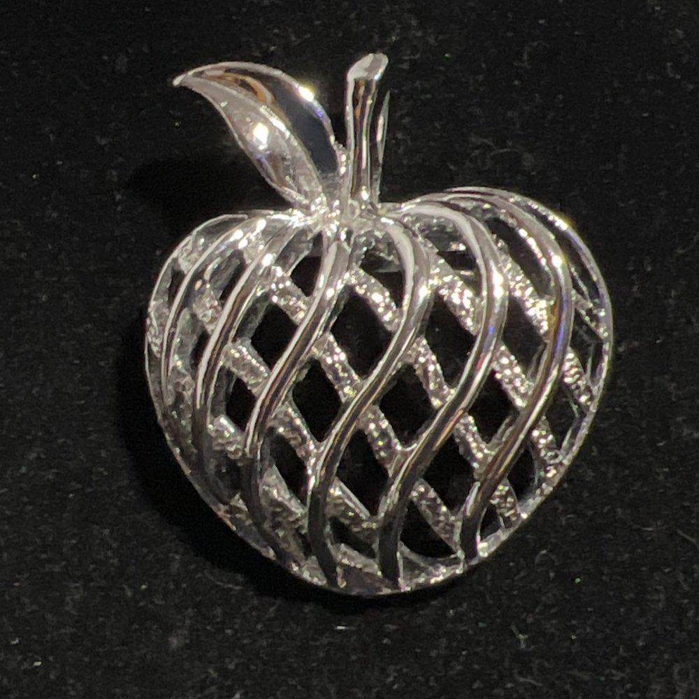 Vintage Silver Tone Open Weave Apple Pin Signed Gerry’s (343)
